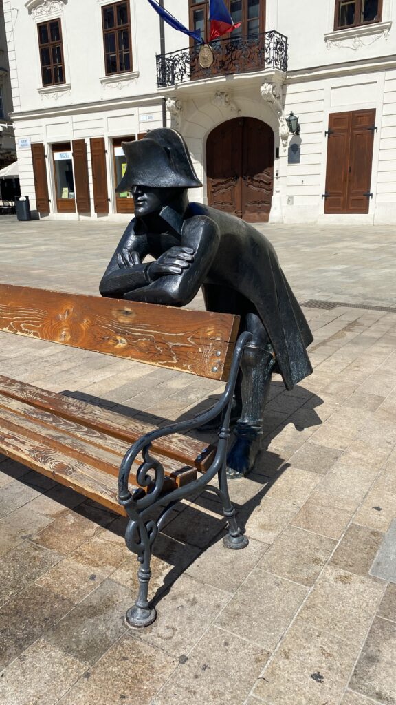 布拉提斯拉瓦舊城區主廣場的拿破崙士兵