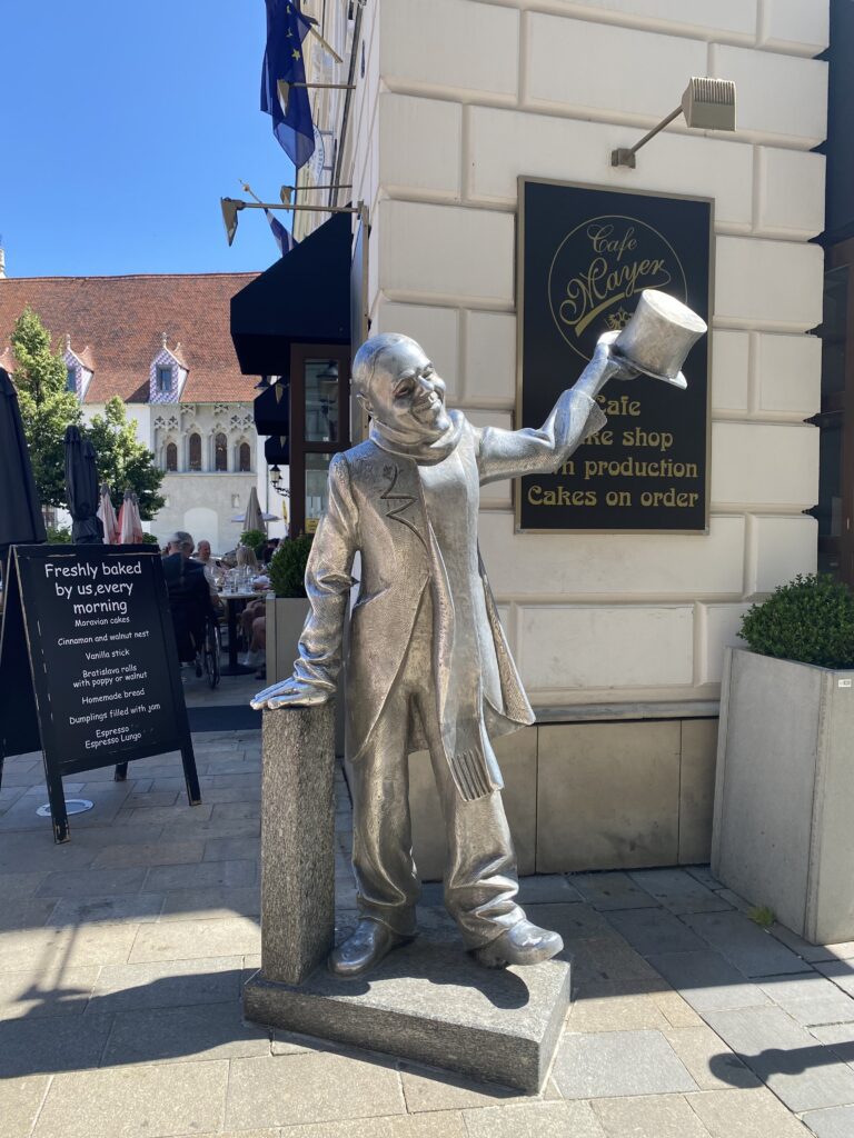 布拉提斯拉瓦舊城區主廣場的雕像