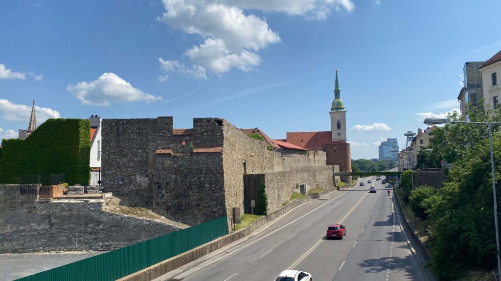 布拉提斯拉瓦聖馬丁大教堂和城牆
