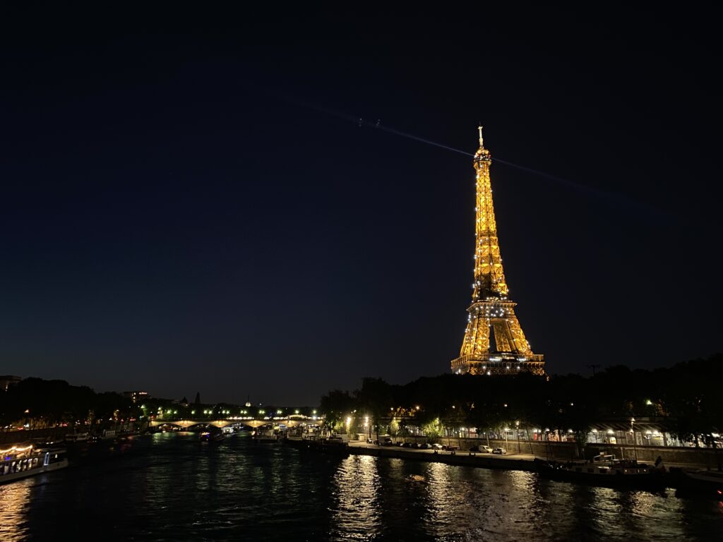 法國巴黎鐵塔夜景與比爾哈凱姆橋打卡點