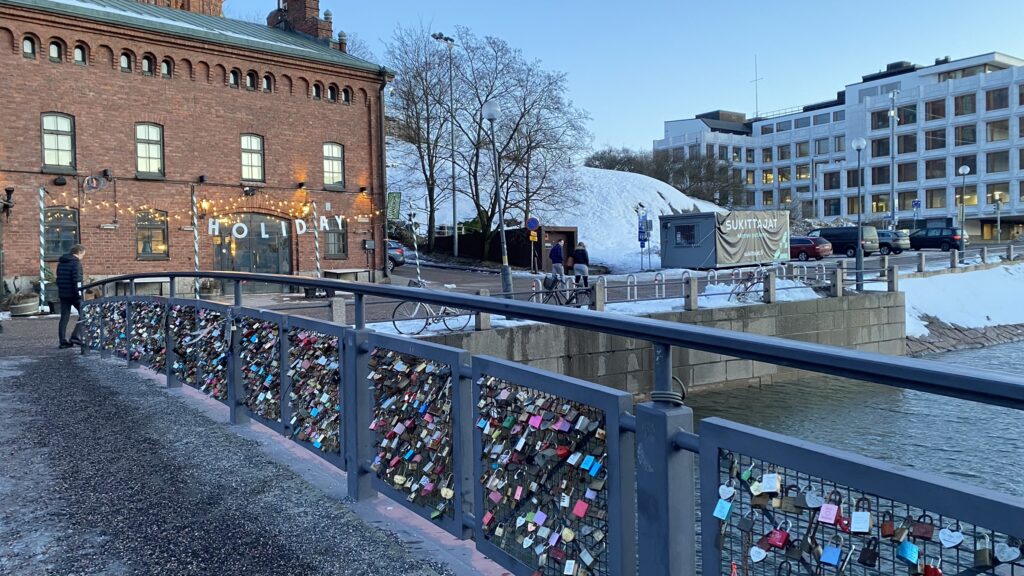 芬蘭赫爾辛基情人橋 The Lovers' Bridge